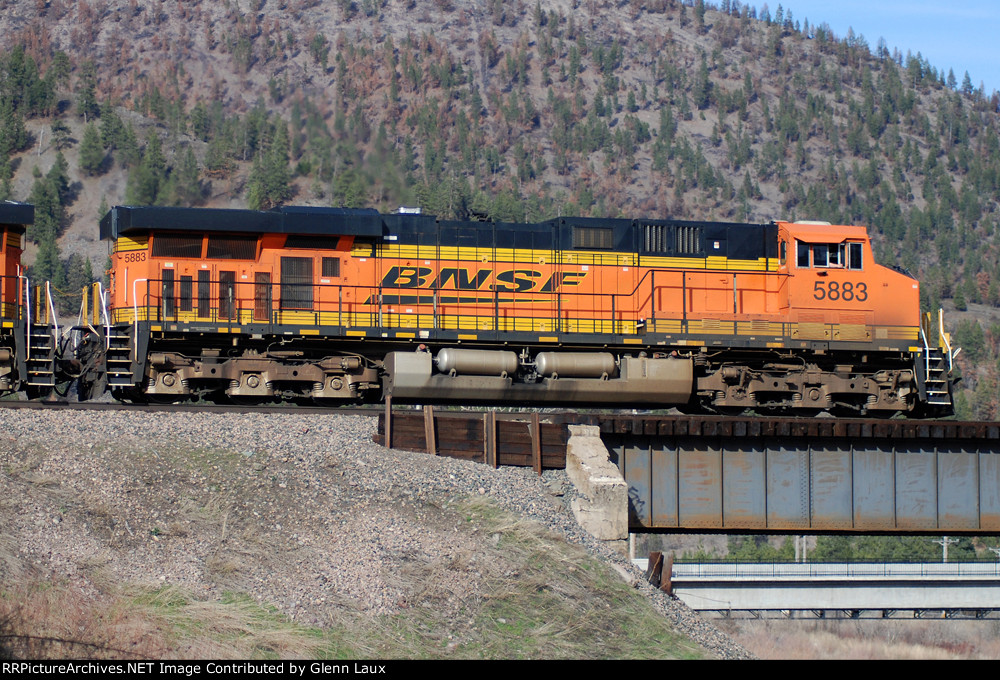 BNSF 5883